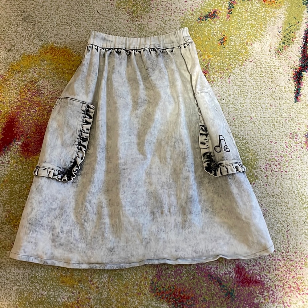 Loud jean skirt